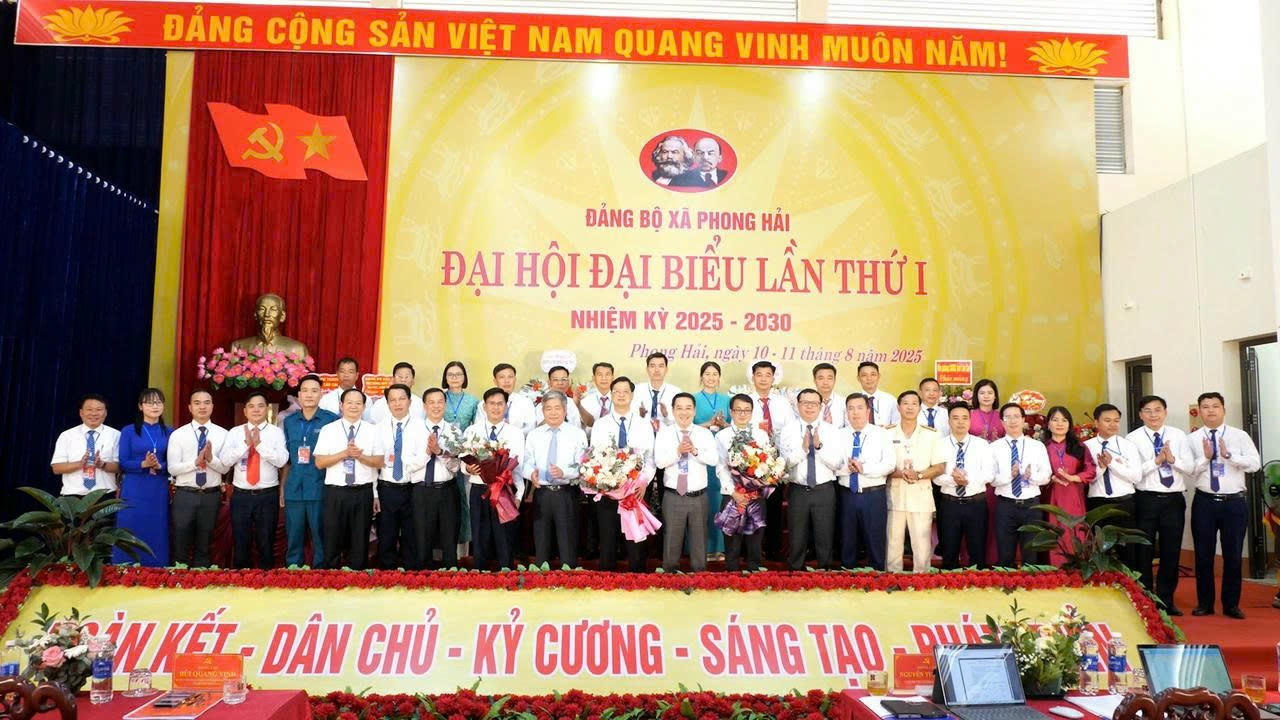 Ban Chấp hành Đảng bộ xã Phong Hải nhiệm kỳ 2025 -2030 ra mắt Đại hội