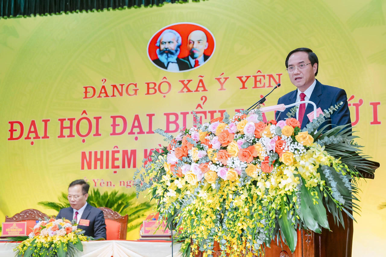 Ông Nguyễn Hùng Mạnh Bí thư xã Ý Yên phát biểu