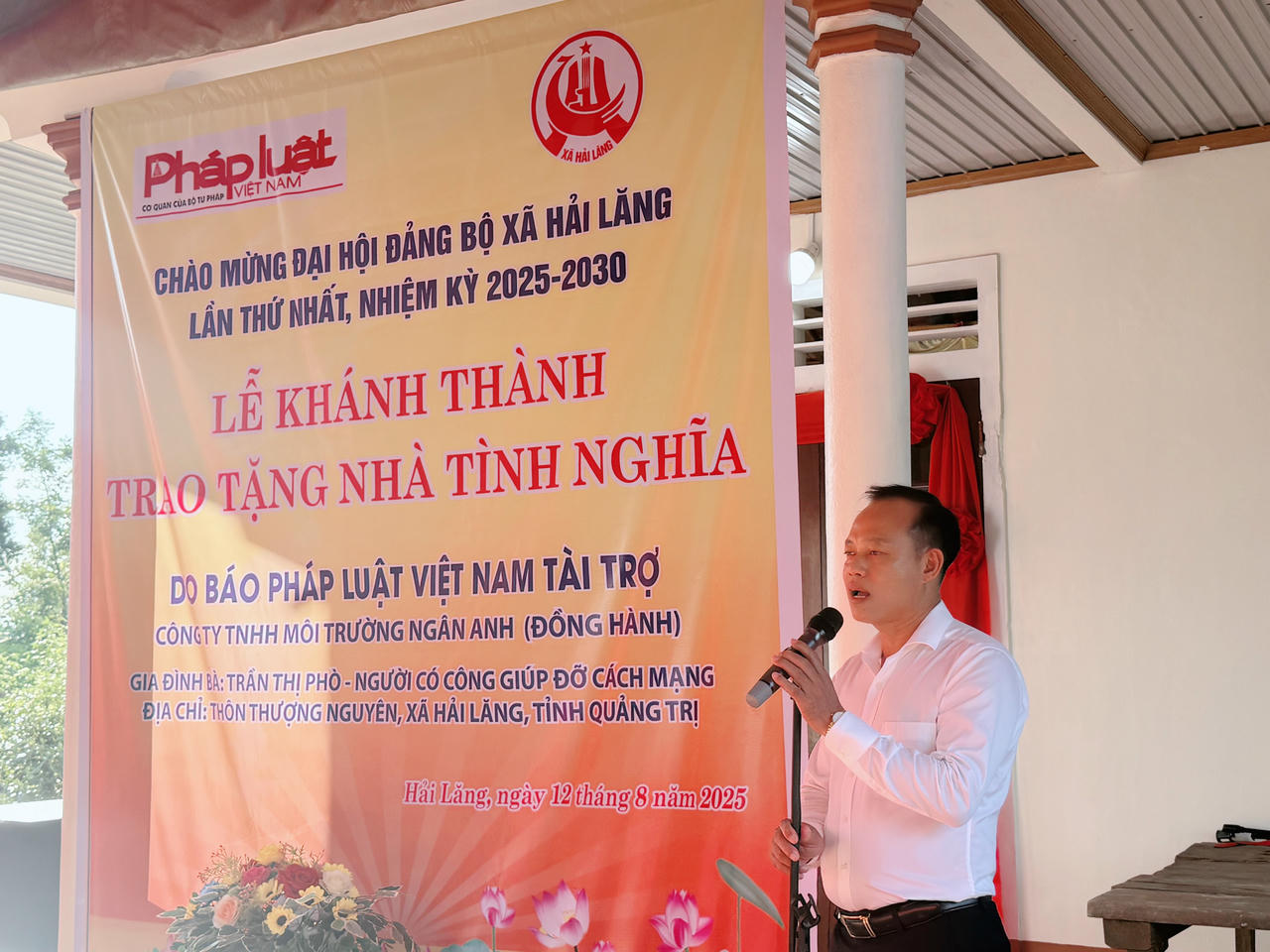 Nhà báo Nguyễn Quang Tám - Trưởng VPĐD Báo Pháp luật Việt Nam tại TP Đà Nẵng (Khu vực Bắc Trung Bộ và Duyên hải miền Trung) phát biểu tại lễ bàn giao.