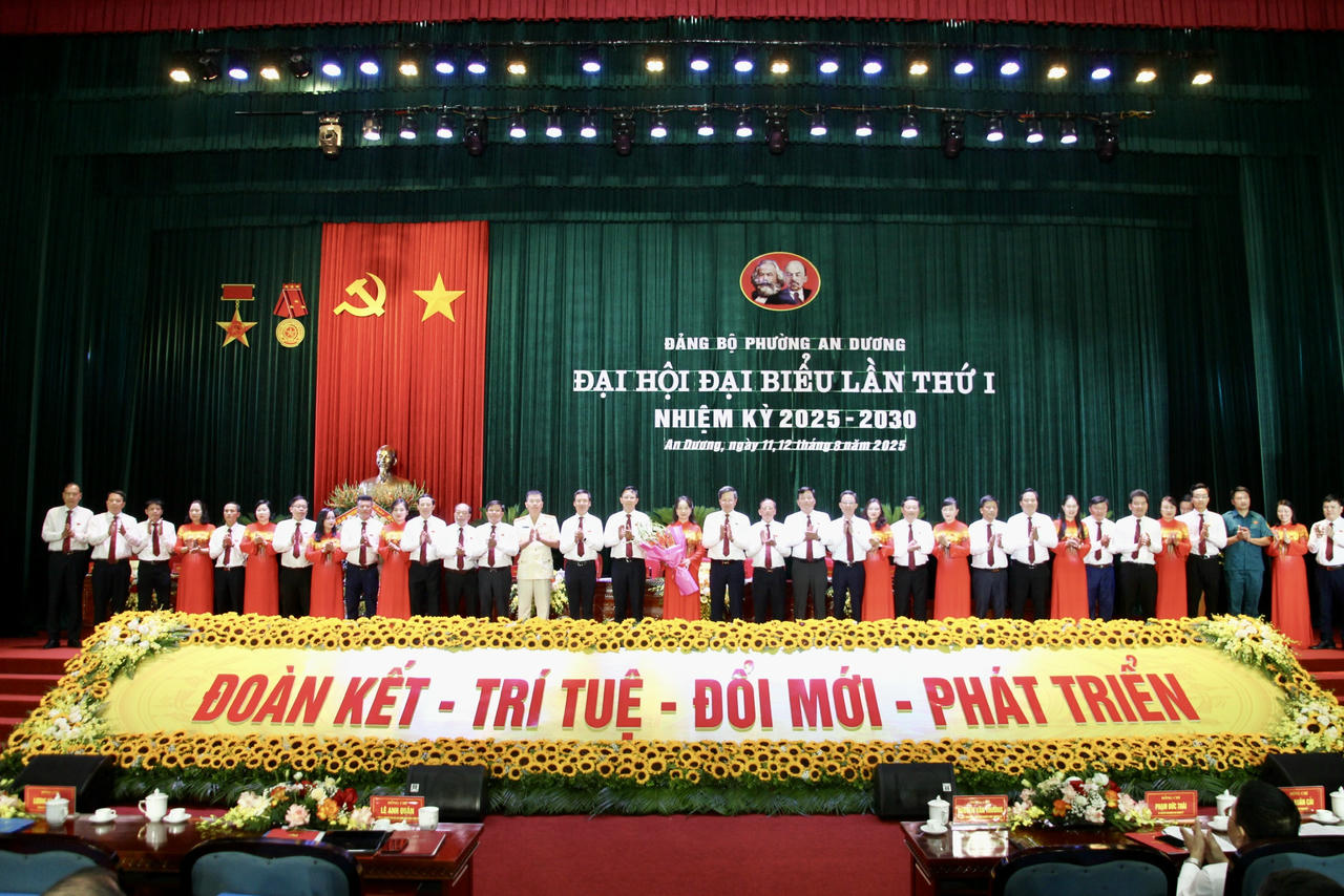 Ban Chấp hành Đảng bộ phường An Dương nhiệm kỳ 2025 - 2030 ra mắt Đại hội