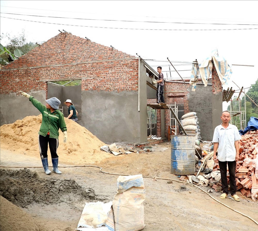 Ngôi nhà của hộ ông Hà Văn Gường, ở khu Xuân 1 đang dần được hoàn thành.