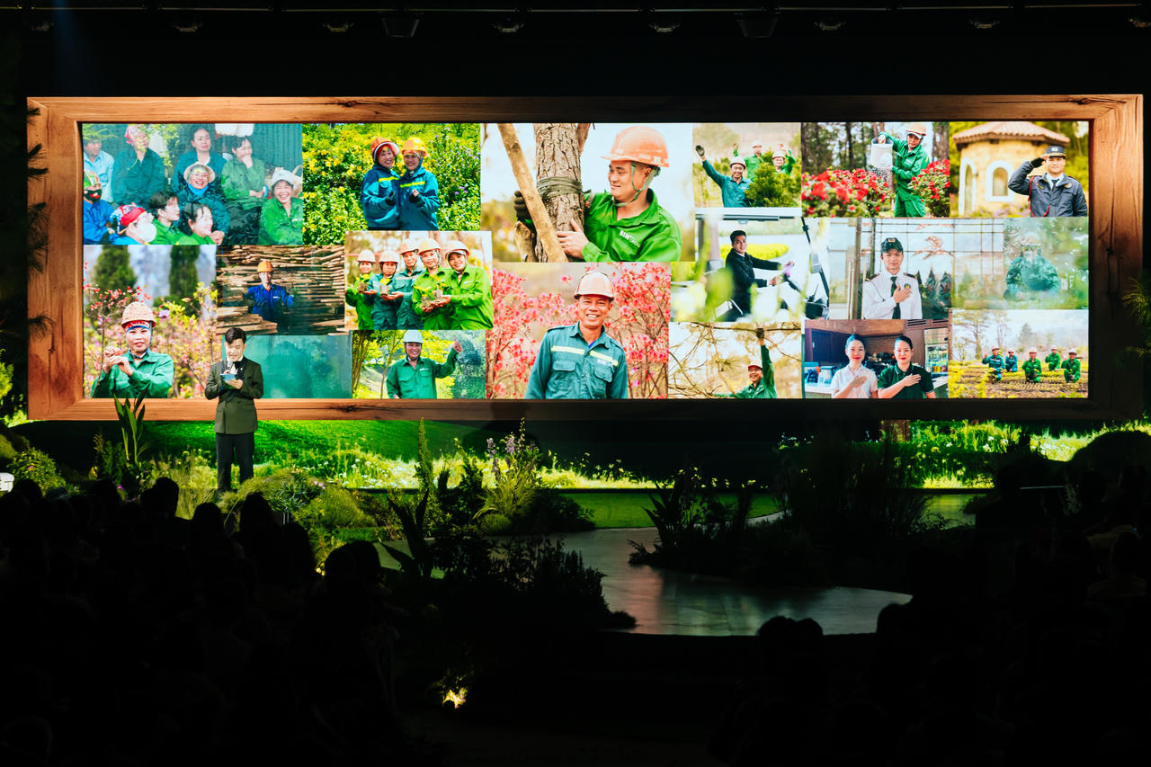 Câu chuyện từ những “Đại sứ Thanh Xuân” khiến khán giả lắng lại, xúc động và cảm thấy thêm gắn bó, thân thuộc với vùng đất này.