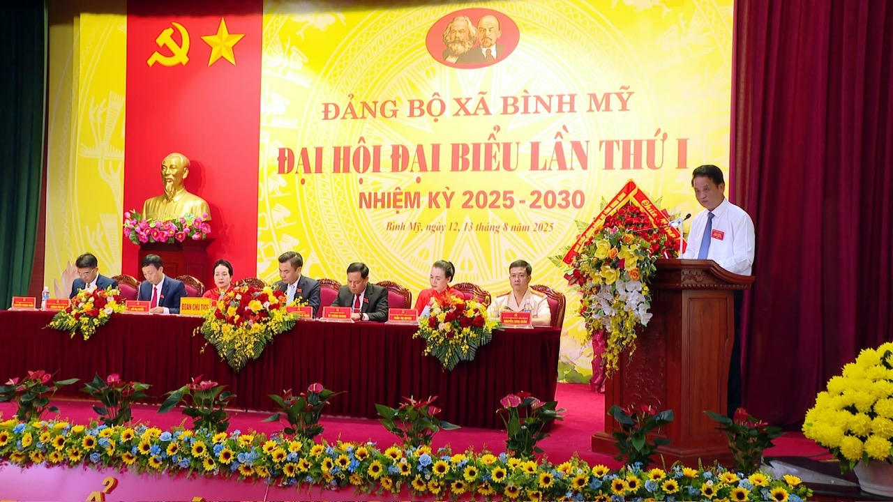 Ông Đào Đình Tùng - Ủy viên Ban Thường vụ Tỉnh ủy, Bí thư Đảng ủy, Chủ tịch HĐND phường Phủ Lý phát biểu chỉ đạo tại Đại hội.