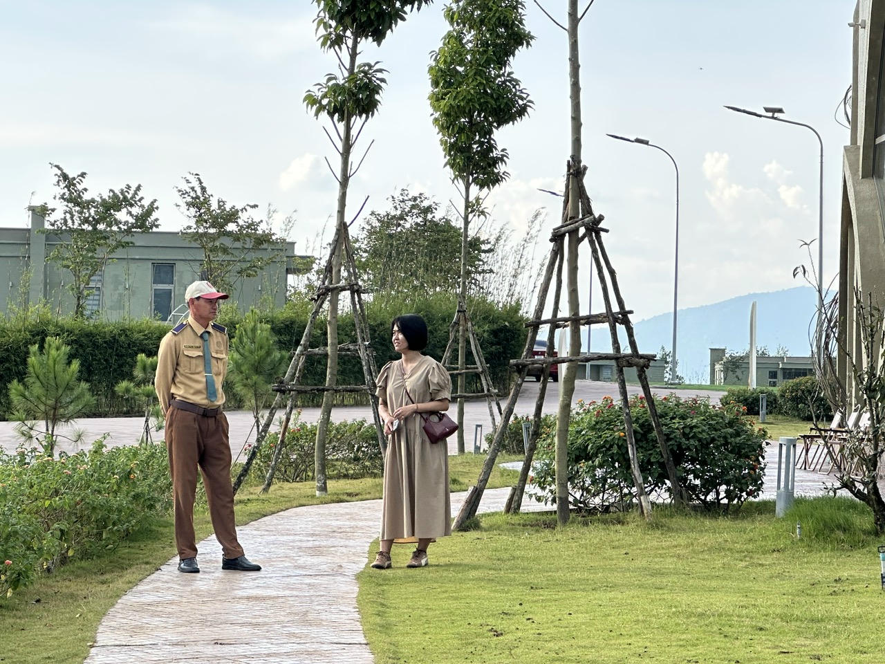 Ông Thuận Văn Việt, nhân viên bảo vệ cảm thấy hạnh phúc khi được làm việc tại Samten Hills Đà Lạt.