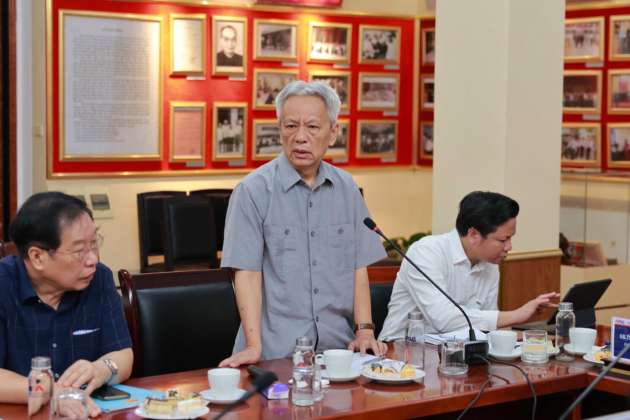 TS Nguyễn Sỹ Dũng, nguyên Phó Chủ nhiệm Văn phòng Quốc hội phát biểu. Ảnh: Như Ngọc