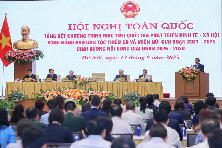 Thủ tướng giao Văn phòng Chính phủ tổng hợp, ban hành Thông báo kết luận hội nghị theo tinh thần "6 rõ" làm cơ sở để các bộ, ngành thực hiện - Ảnh: VGP/Nhật Bắc