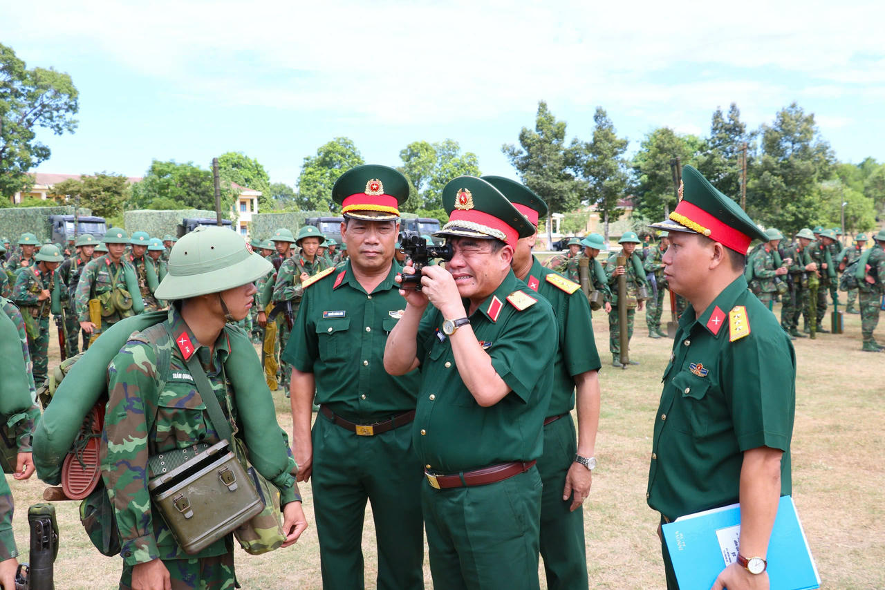 Thiếu tướng Nguyễn Bá Lực - Phó Tổng Tham mưu trưởng QĐND Việt Nam kiểm tra toàn diện trên các mặt công tác tại Sư đoàn 315.