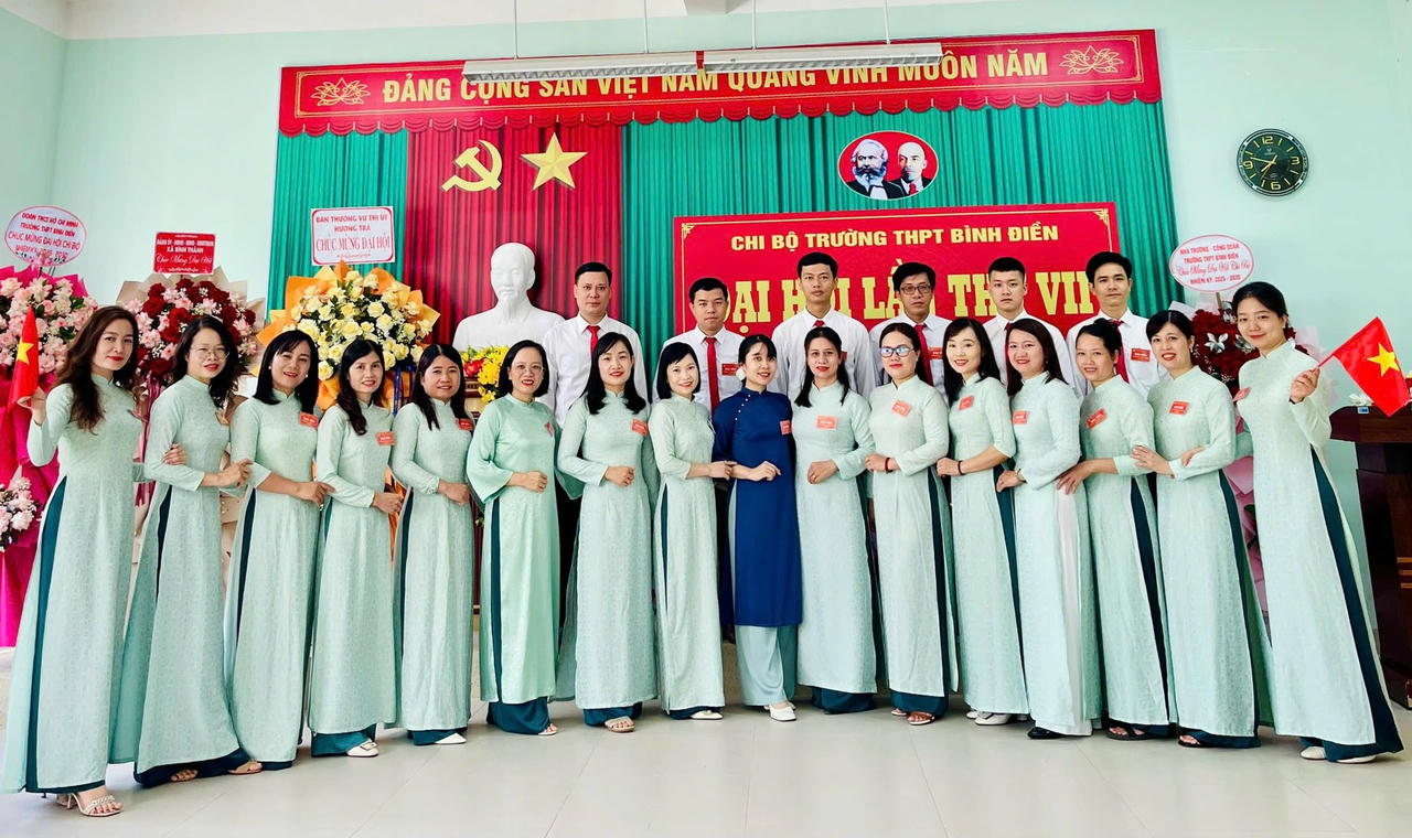 Trường THPT Bình Điền, một trường ở vùng núi, đạt được kết quả tốt nghiệp 100% trong 4 năm liền là một thành tích đáng khen ngợi. 