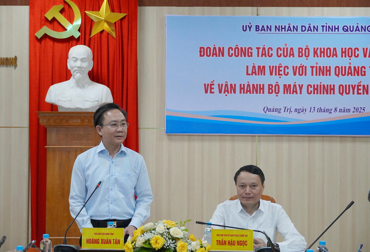 Phó Chủ tịch UBND tỉnh Hoàng Xuân Tân phát biểu tại buổi làm việc.