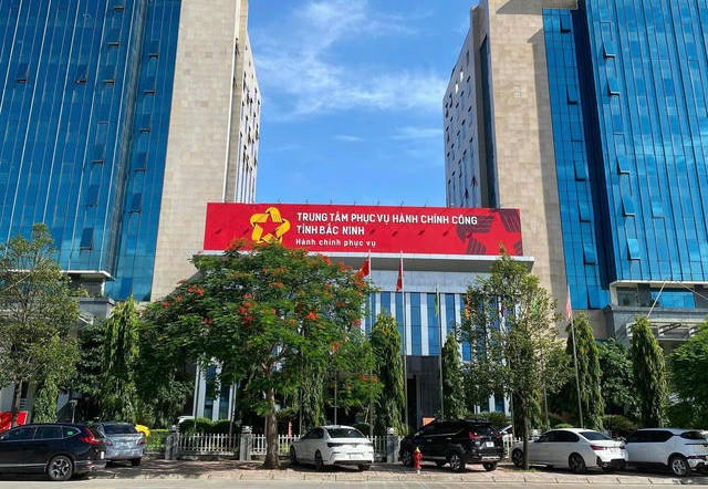 Bắc Ninh: Siết chặt phòng ngừa tình trạng “cò làm giấy tờ” tại Trung tâm
Phục vụ hành chính công