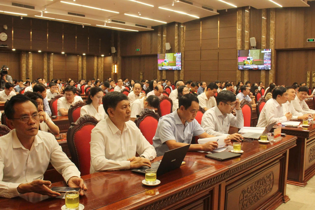 Các đại biểu dự hội nghị.