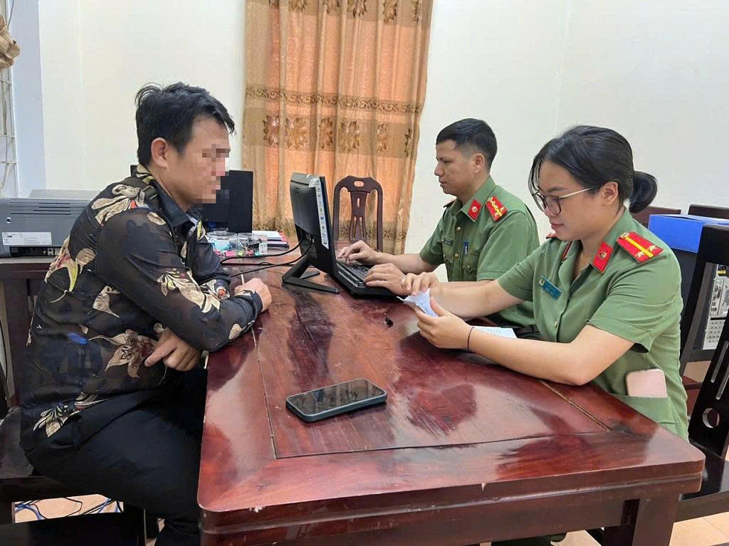 Bị phạt 7,5 triệu vì livestream xúc phạm trưởng bản ở Nghệ An