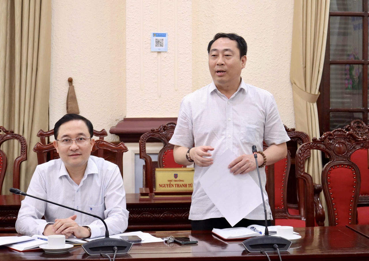 Cục trưởng Cục Phổ biến giáo dục pháp luật và Trợ giúp pháp lý Lê Vệ Quốc phát biểu.