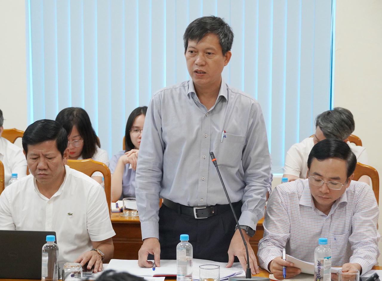 Đại diện các đơn vị nêu lên những khó khăn trong quá trình thực hiện.