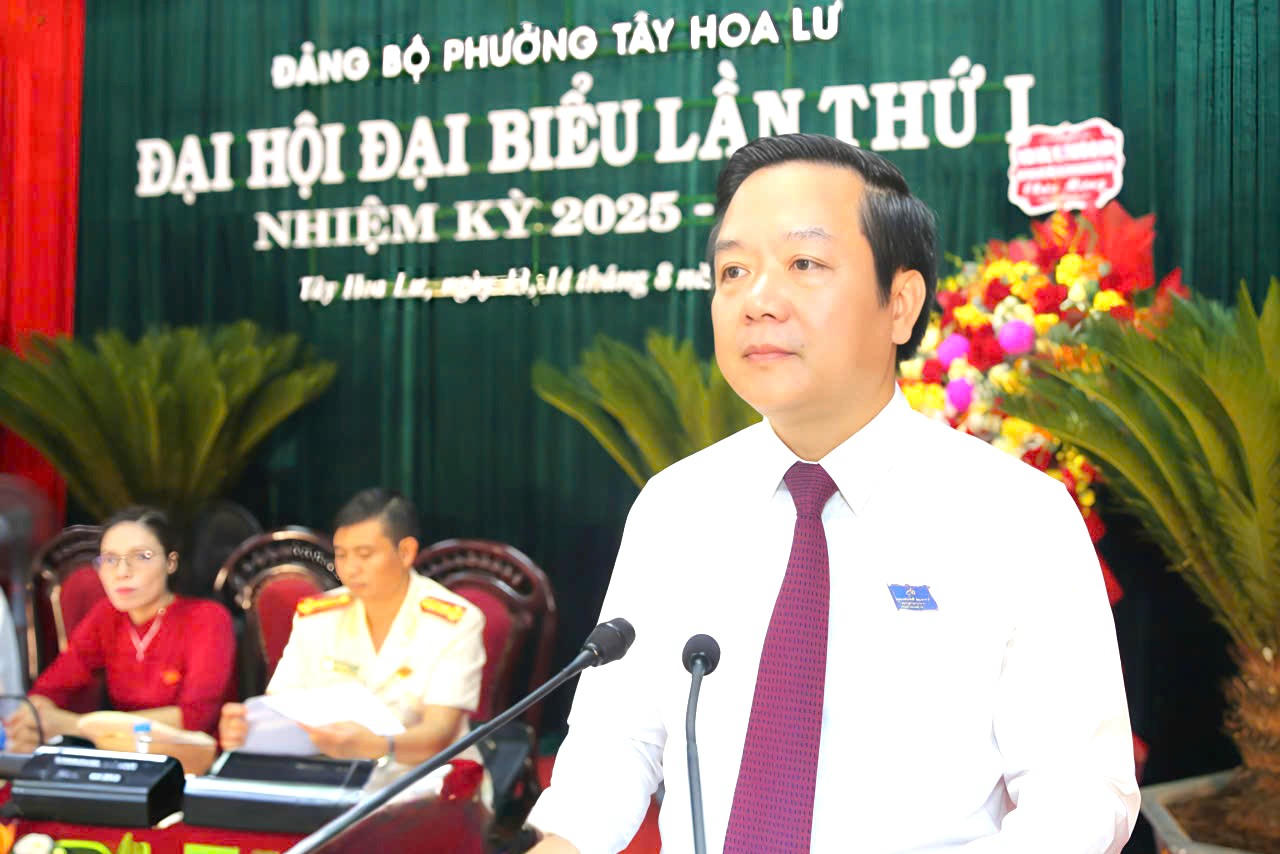 Ông Phạm Quang Ngọc, Phó Bí thư Tỉnh ủy, Chủ tịch UBND tỉnh Ninh Bình phát biểu tại Đại hội.