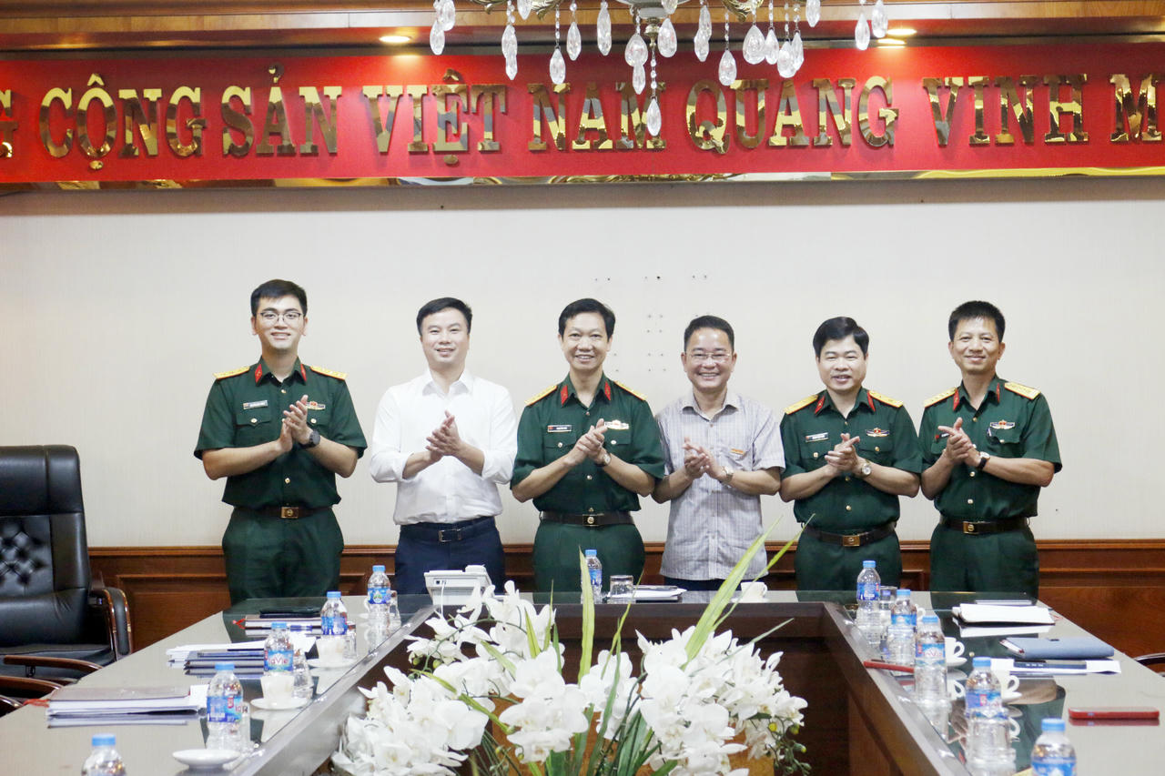 Đẩy mạnh phối hợp công tác tuyên truyền giữa Báo Pháp luật Việt Nam với Bộ Quốc phòng