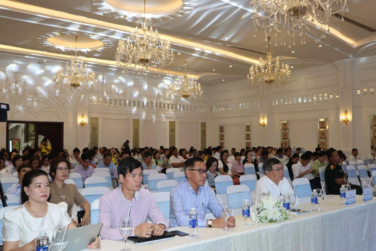 Các đại biểu tham dự Hội thảo.
