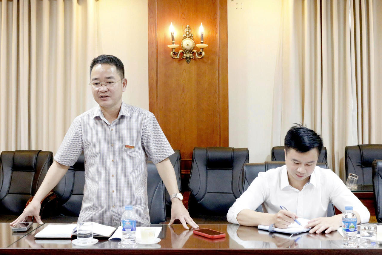 Tiến sĩ Vũ Ho&agrave;i Nam, Tổng bi&ecirc;n tập B&aacute;o Ph&aacute;p luật Việt Nam ph&aacute;t biểu tại buổi l&agrave;m việc.
