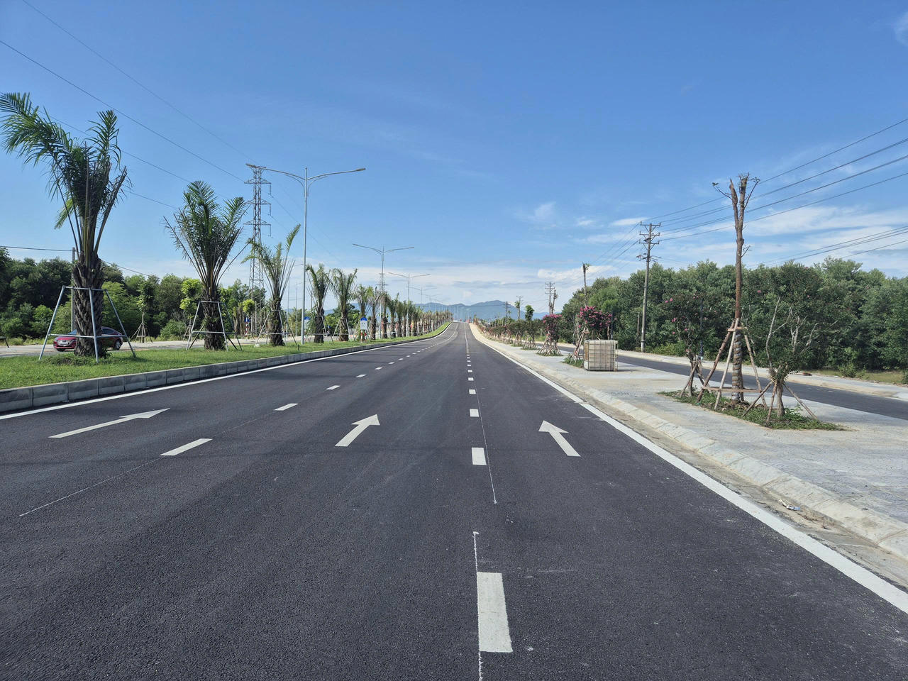 Việc hoàn thành tuyến đường sẽ kết nối các vùng của cửa ngõ phía bắc TP Huế, tạo động lực phát triển kinh tế, cứu nạn cứu hộ khi các vùng này gặp thiên tai, dịch họa...