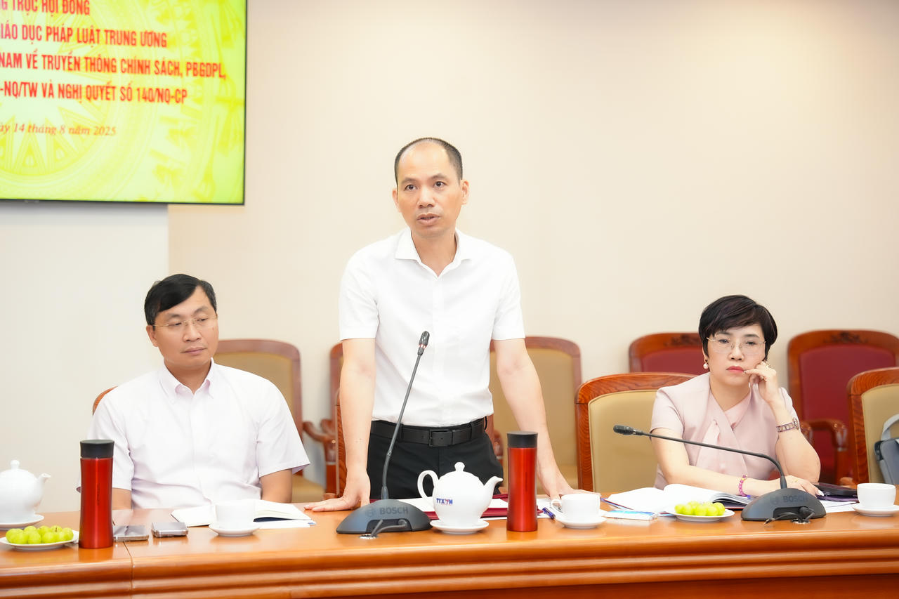 Ông Trần Ngọc Tú, Trưởng Ban biên tập tin Trong nước, TTXVN phát biểu tại buổi làm việc.