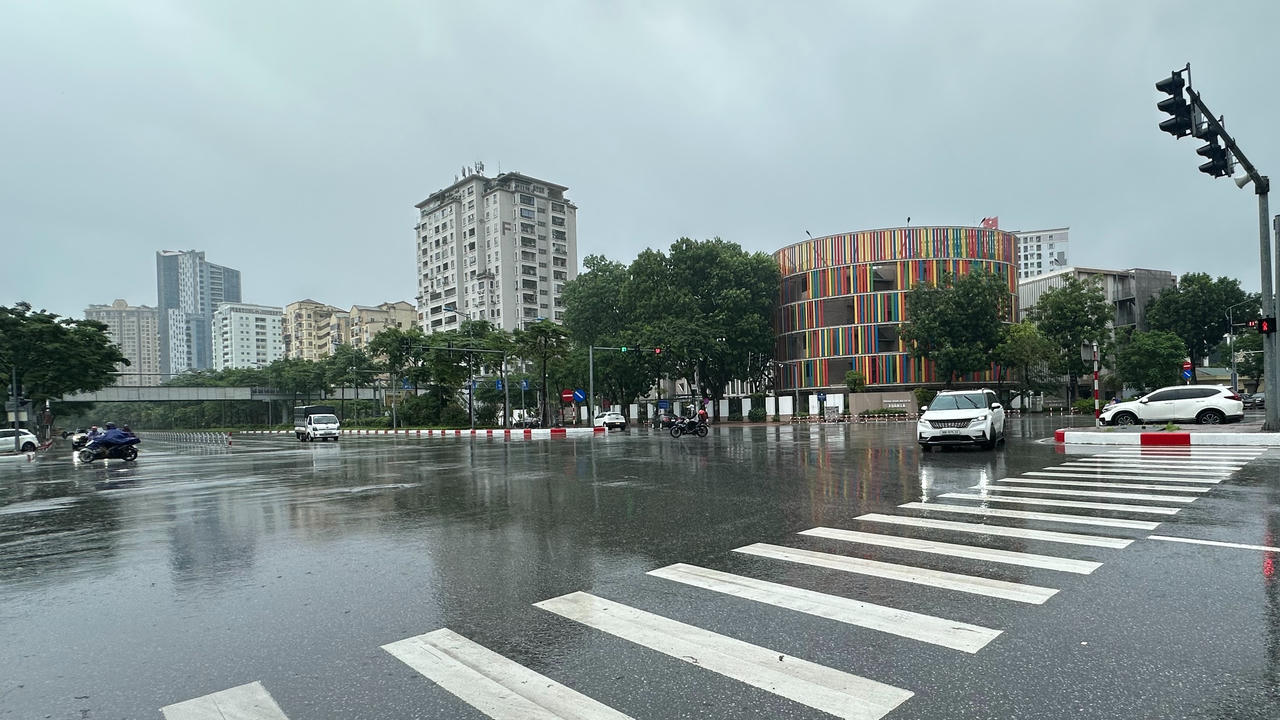Thời tiết ngày 14/8: Mưa dông bao trùm cả 3 miền