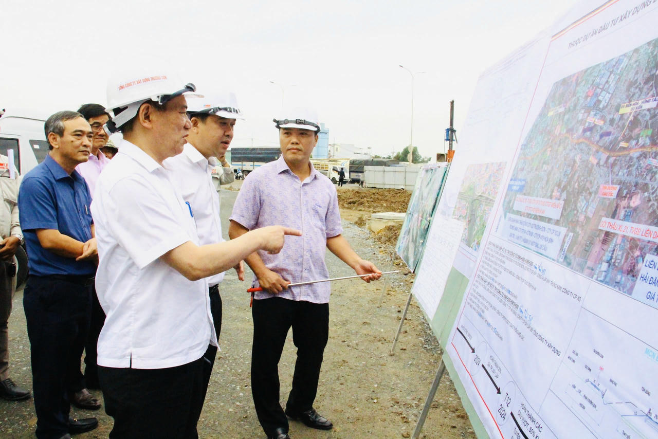 Phó Thủ tướng Hồ Đức Phớc thị sát cao tốc Biên Hòa - Vũng Tàu vào chiều 14/8.