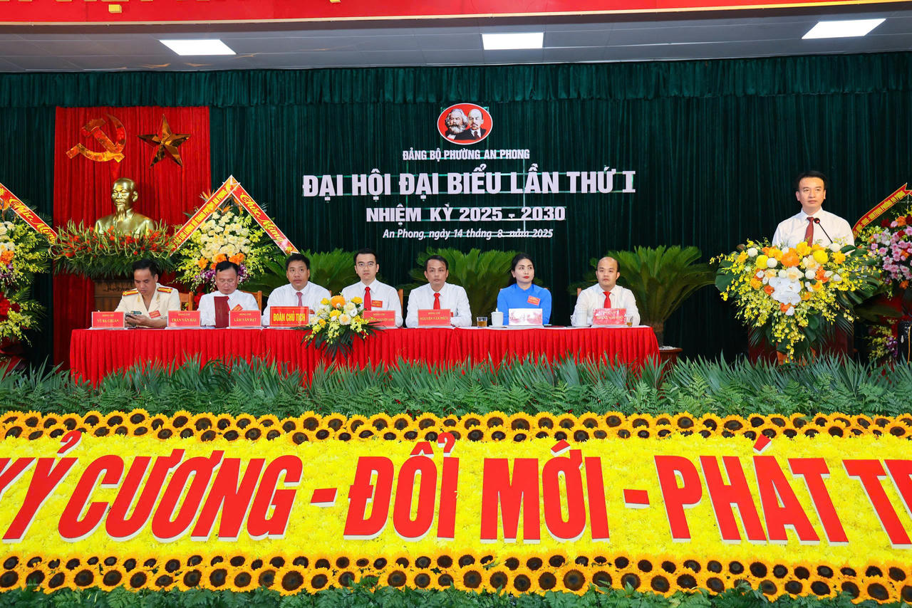 Phó Chủ tịch Thường trực MTTQ Việt Nam TP Hải Phòng Nguyễn Đức Tuấn phát biểu chỉ đạo tại Đại hội.