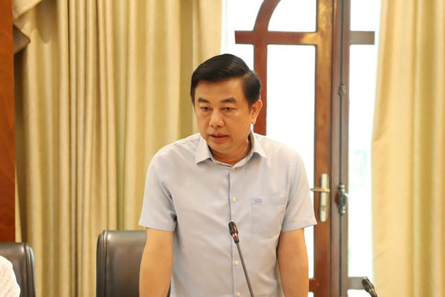 Thành viên Hội đồng thảo luận tại cuộc họp (Ảnh: Tạp chí Mặt trận)