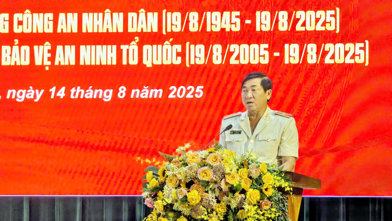 Thiếu tướng Nguyễn Văn Hận - Giám đốc Công an tỉnh An Giang phát biểu tại buổi lễ.