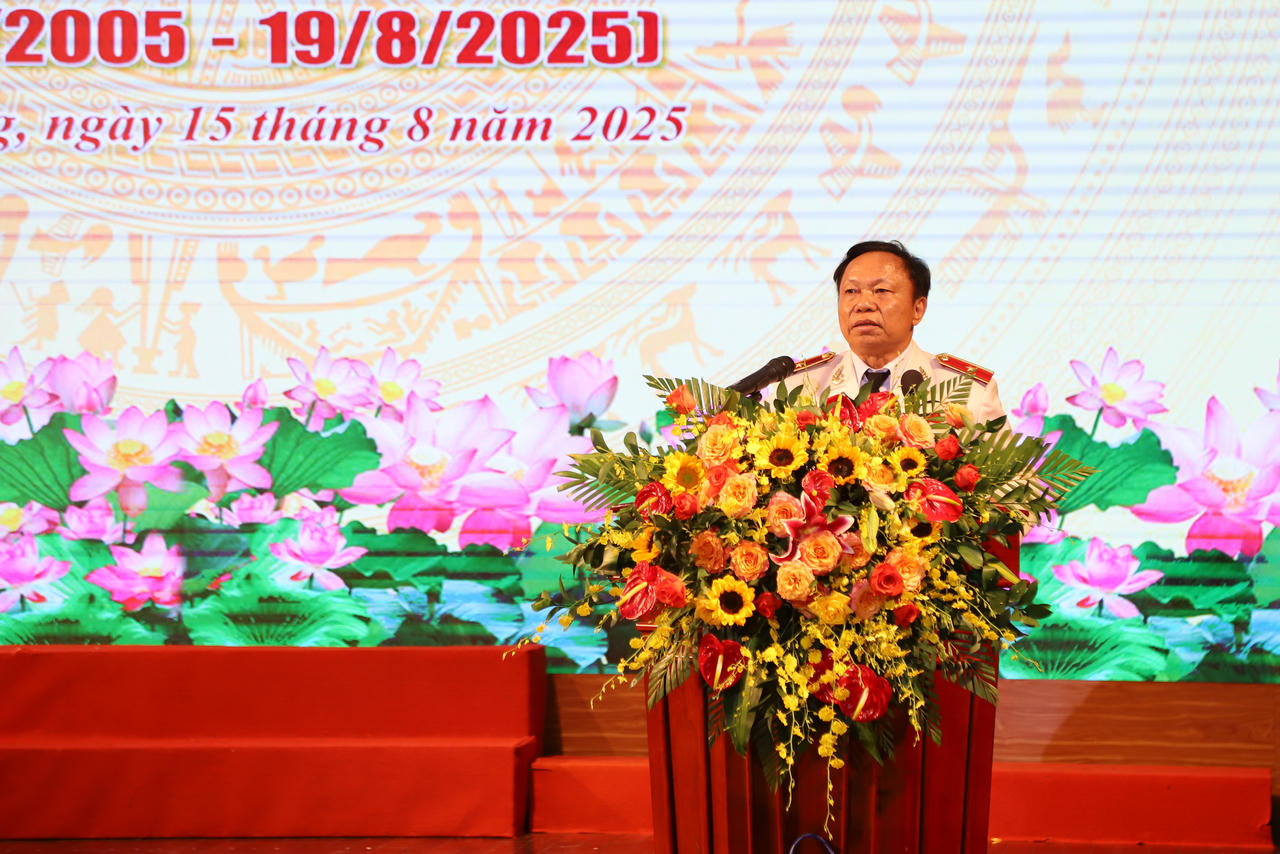 Thiếu tướng Bùi Văn Sơn, Nguyên Giám đốc Công an tỉnh Lâm Đồng phát biểu tại buổi lễ.
