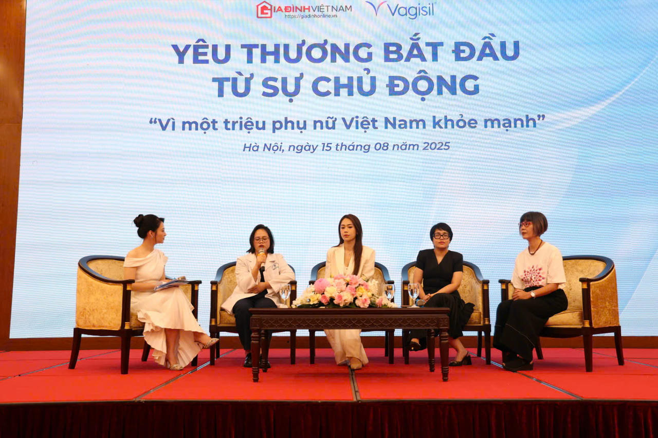 Các đại biểu khuyến khích phụ nữ duy trì thói quen chăm sóc đúng cách mỗi ngày. (Ảnh: GDVN)