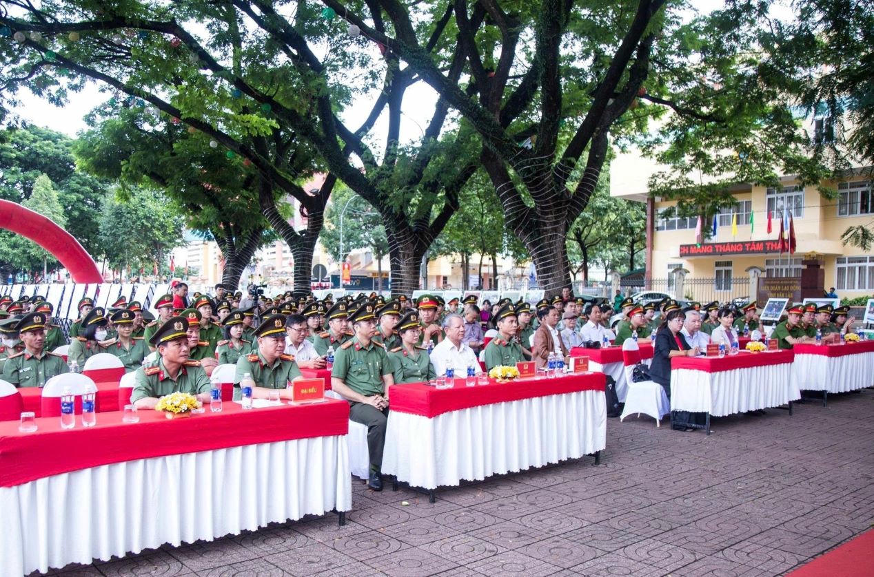 Toàn cảnh khai mạc triển lãm.