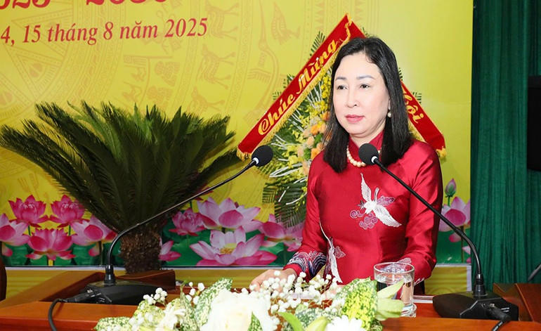 Bà Đinh Thị Lụa - Phó Bí thư Thường trực Tỉnh ủy Ninh Bình phát biểu chỉ đạo tại Đại hội (Ảnh: Đào Phương)