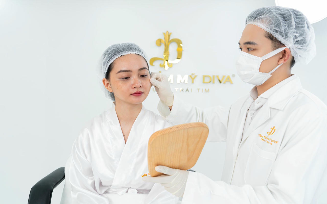 Chị Lan trước khi bắt đầu liệu trình chăm sóc nhan sắc tại Viện thẩm mỹ DIVA.