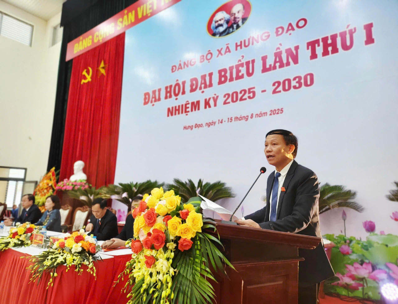 Đồng chí Nguyễn Đức Phương - Bí thư Đảng ủy xã Hưng Đạo, TP Hà Nội trình bày báo cáo chính trị tại Đại hội.