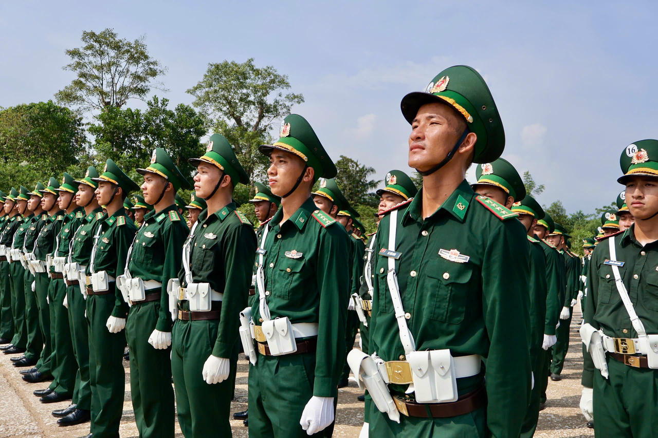 Trang phục thống nhất, khí thế đồng đều, các chiến sĩ thể hiện sự chuẩn bị kỹ lưỡng từ khi luyện tập cho đến ngày lễ lớn sắp diễn ra. (Ảnh: PV).