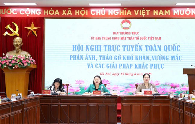 Các đồng chí chủ trì hội nghị. Ảnh: Minh Hiển