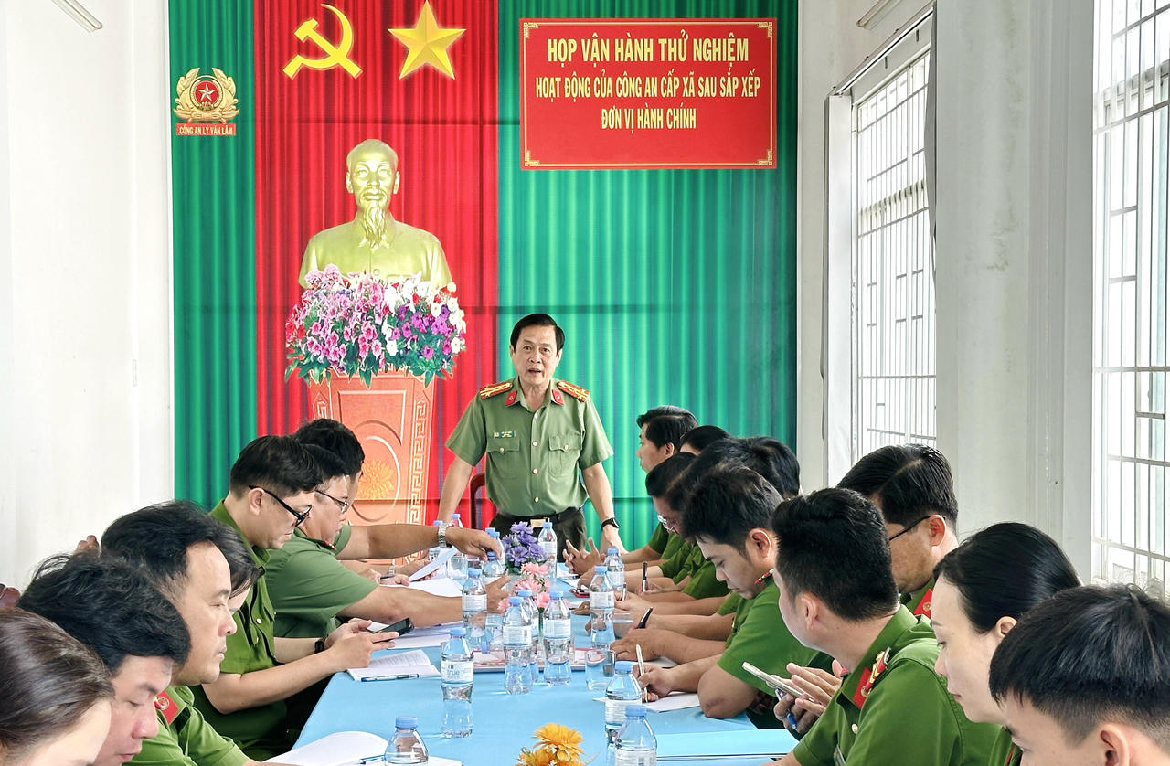 Lãnh đạo Công an tỉnh Cà Mau thường xuyên kiểm tra tình hình và kết quả hoạt động của Công an cấp xã sau khi triển khai mô hình đơn vị hành chính hai cấp.
