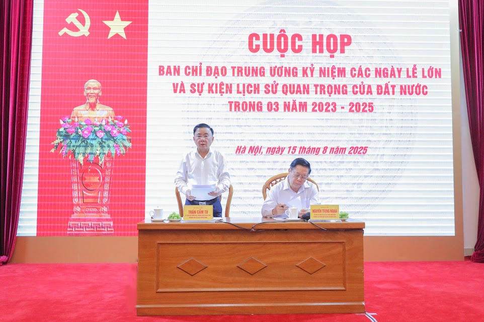 Thường trực Ban Bí thư Trần Cẩm Tú phát biểu kết luận cuộc họp.