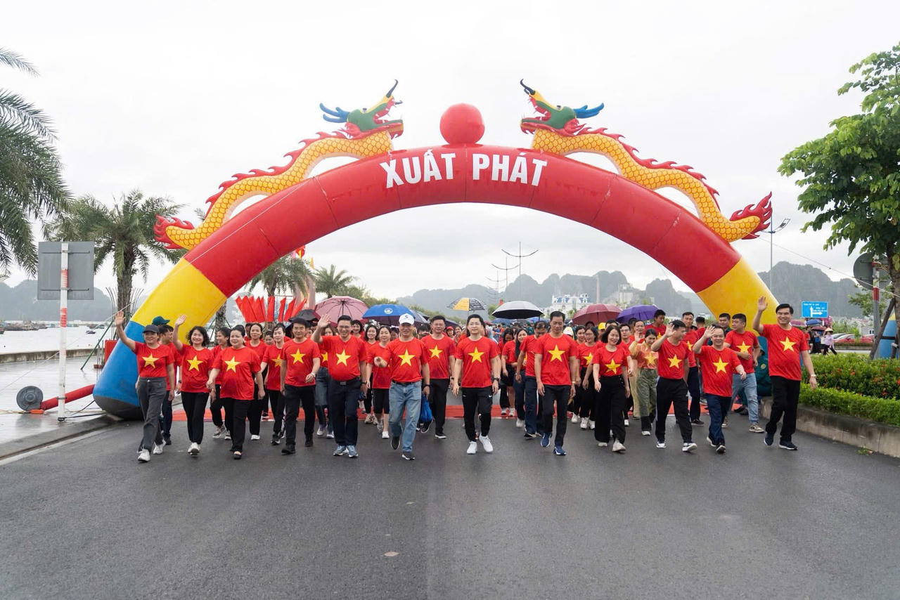 Hòa chung không khí của cả nước cũng như của tỉnh Quảng Ninh, tại các xã, phường trong tỉnh đồng loạt hưởng ứng sự kiện.