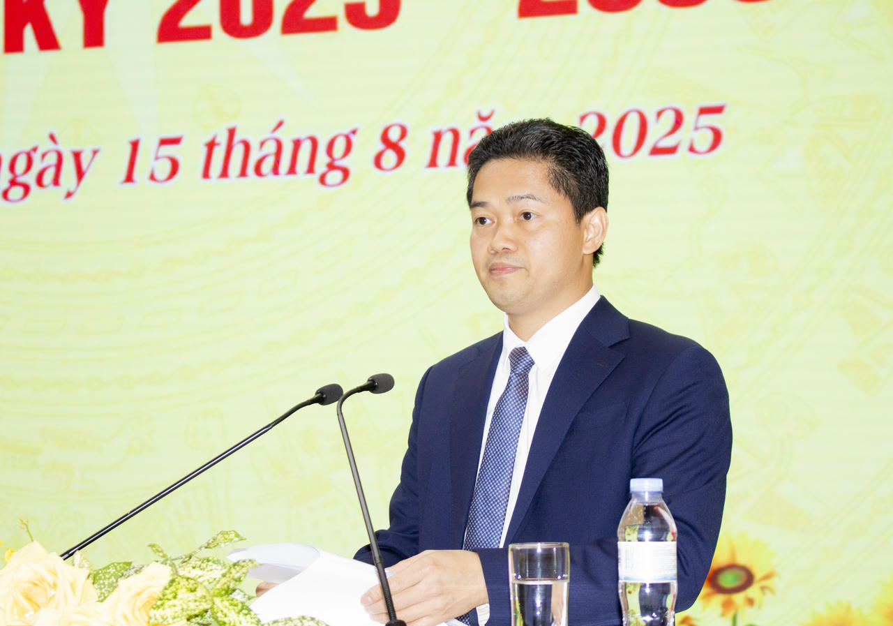 Đồng chí Vũ Mạnh Hà, Ủy viên dự khuyết Ban Chấp hành Trung ương Đảng, Phó Bí thư Thường trực Tỉnh ủy Lai Châu phát biểu tại Đại hội Đại biểu Đảng bộ UBND tỉnh Lai Châu lần thứ I, nhiệm kỳ 2025 - 2030, chiều ngày 15/8.