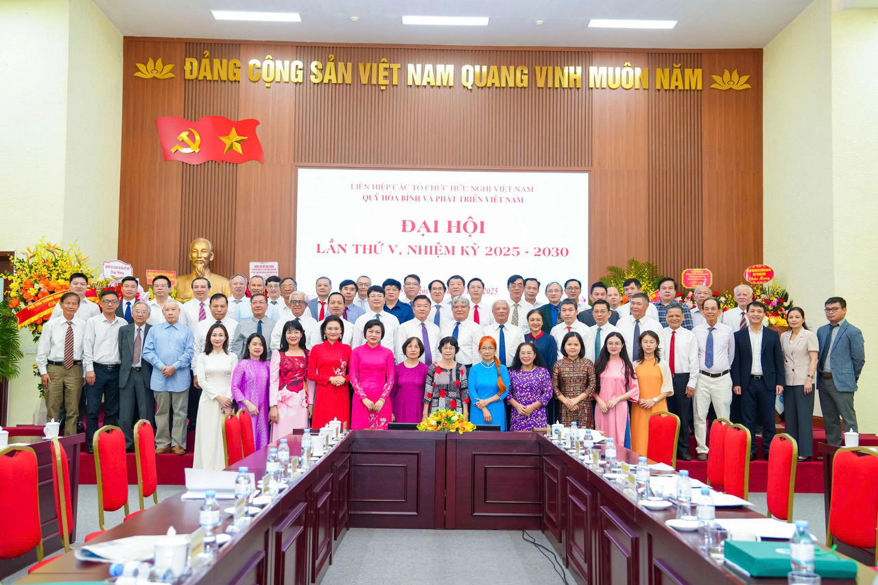 Các đại biểu chụp ảnh lưu niệm tại Đại hội.