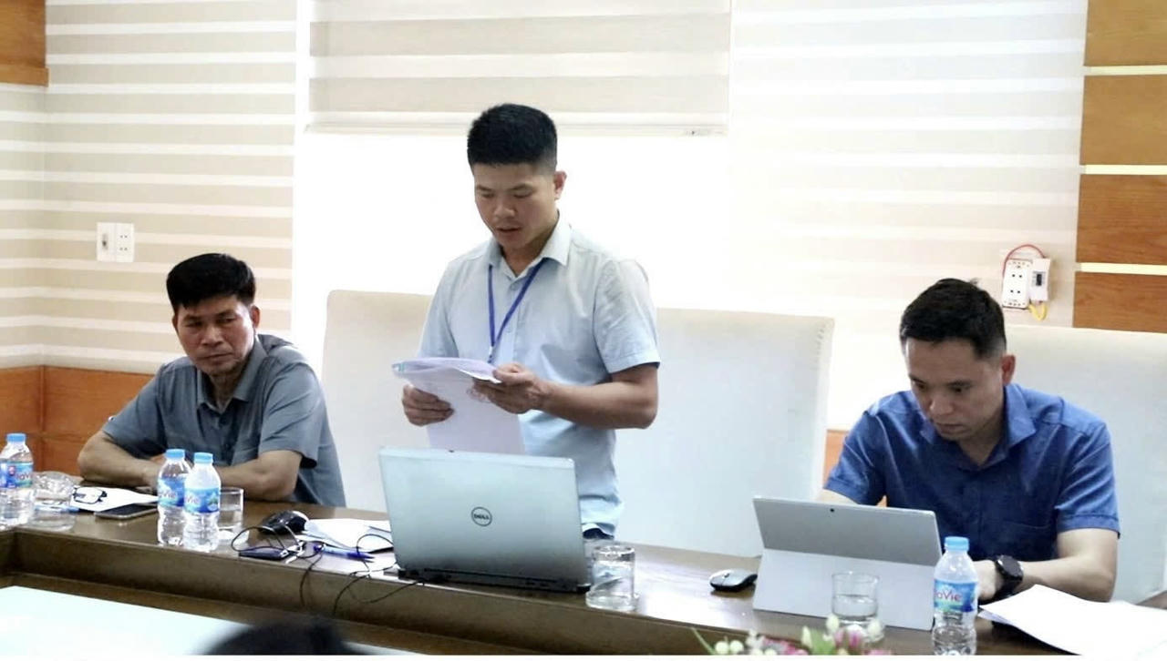 Đại diện Phòng kinh tế xã Bát Xát đã thông qua Quyết định số 372/QĐ-UBND ngày 29/7/2025 của UBND xã Bát Xát về việc thu hồi đất.