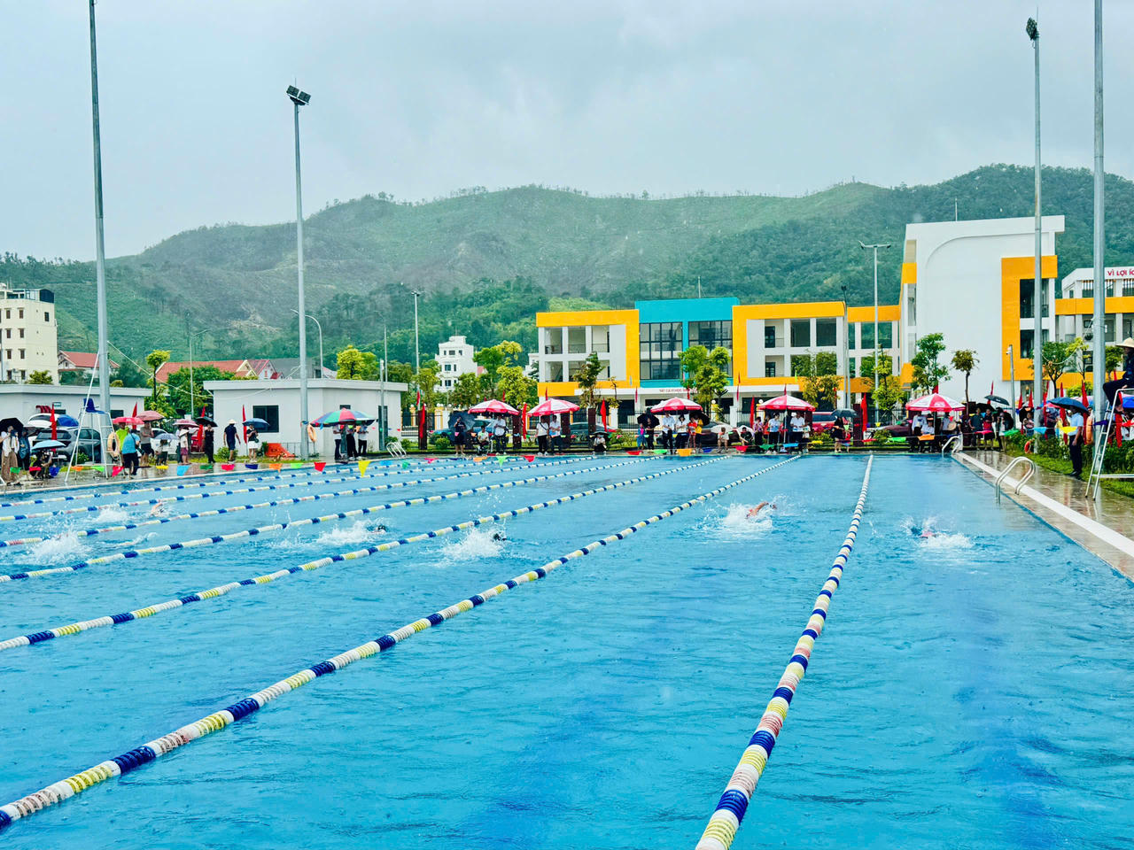 Môn bơi ngoài việc nâng cao sức khỏe, thể lực, còn nâng cao kỹ năng phòng, chống đuối nước cho các cháu thiếu niên, nhi đồng