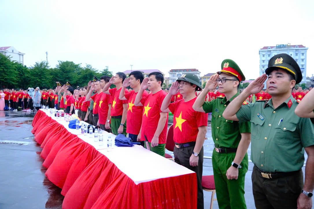 Tại điểm cầu Hà Tĩnh có sự tham dự của Phó Bí thư Thường trực Tỉnh ủy Trần Thế Dũng, Phó Chủ tịch Thường trực UBND tỉnh Nguyễn Hồng Lĩnh và đại diện lãnh đạo các sở, ban, ngành cấp tỉnh.