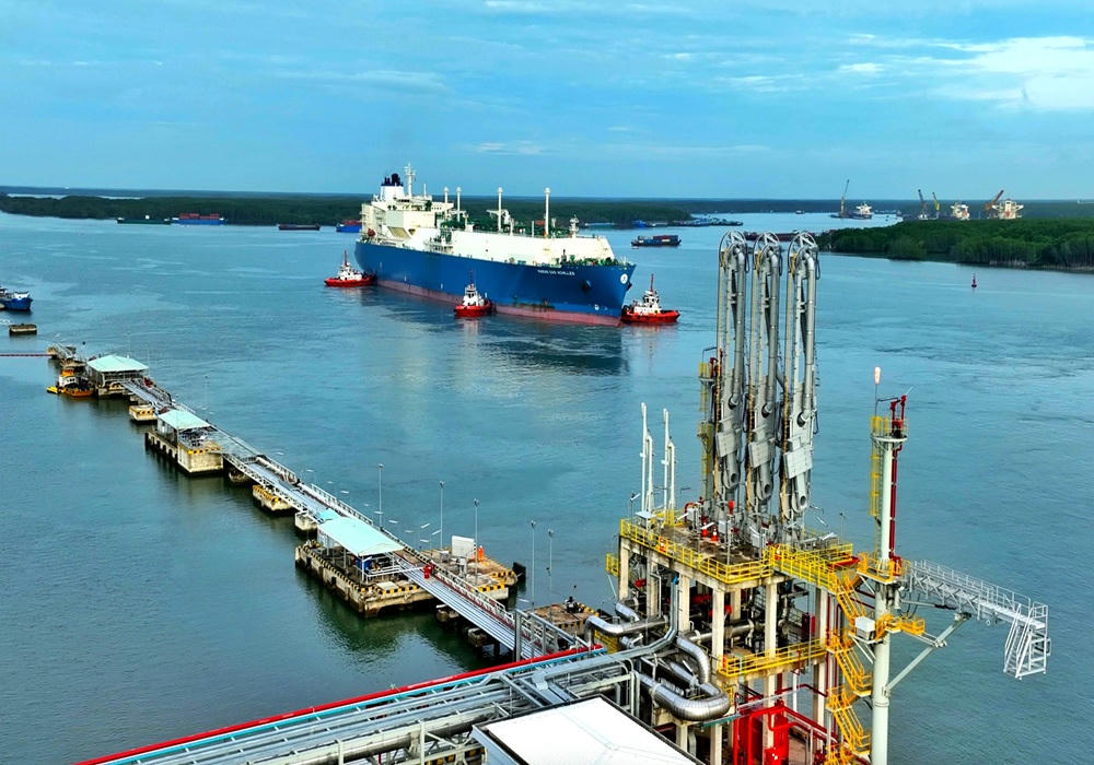 PV GAS dùng tàu chở khí LNG nhập khẩu về kho cảng LNG Thị Vải.