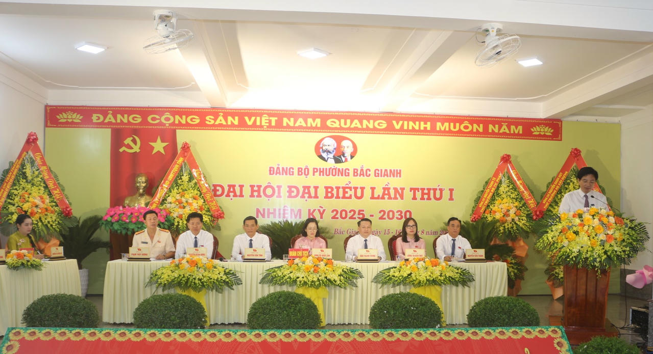 Đoàn Chủ tịch điều hành Đại hội.