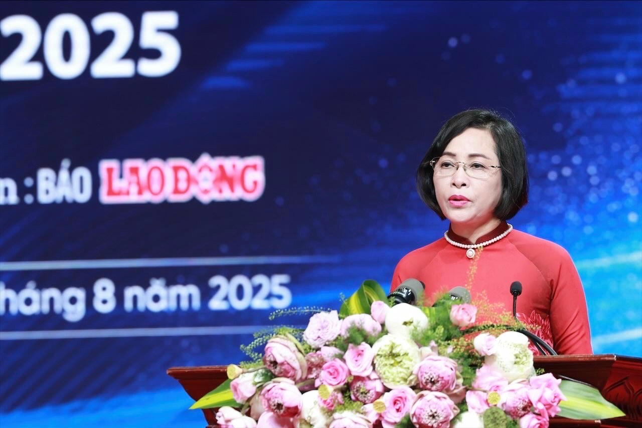 Ủy viên Trung ương Đảng, Phó Chủ tịch Quốc hội Nguyễn Thị Thanh phát biểu tại chương trình. Ảnh: Hải Nguyễn.