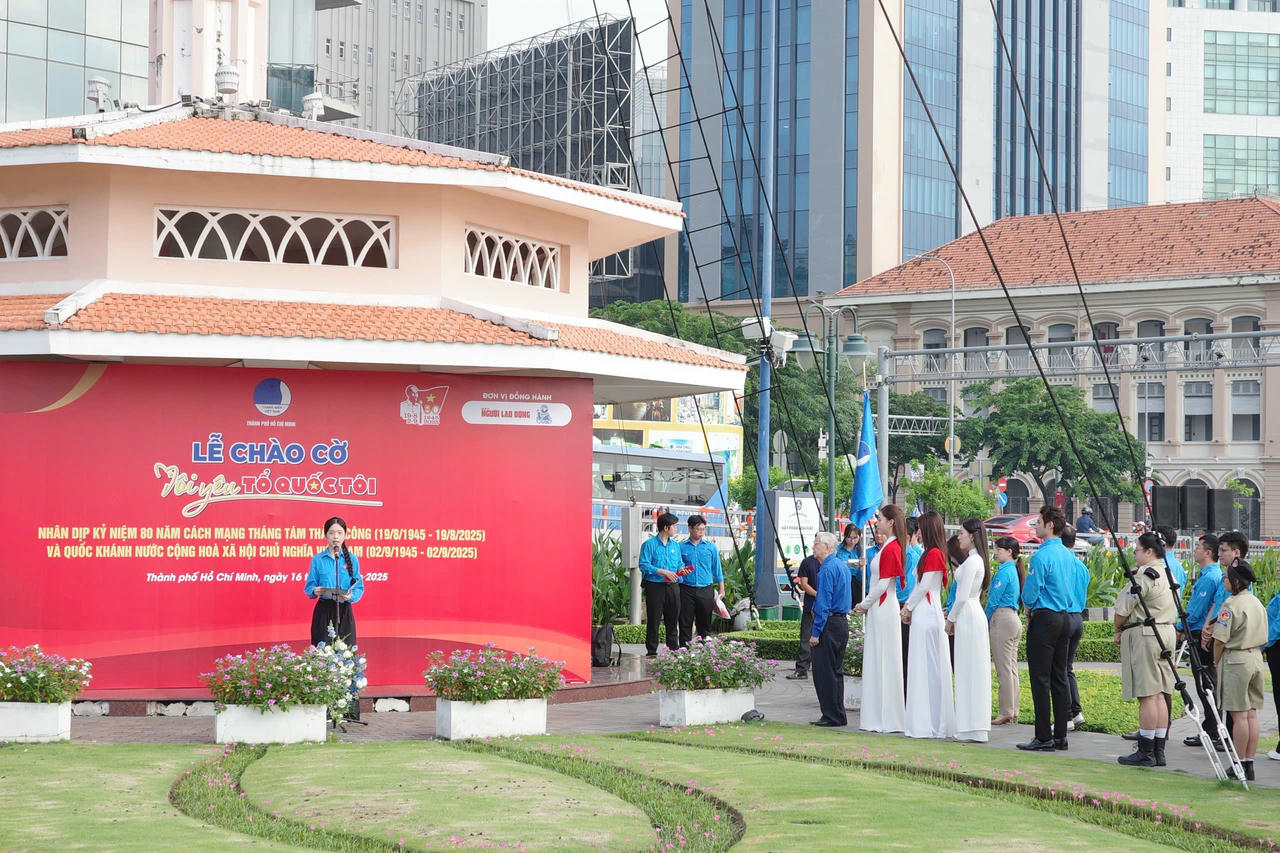 Thiêng liêng Lễ chào cờ “Tôi yêu Tổ quốc tôi” tại TP Hồ Chí Minh