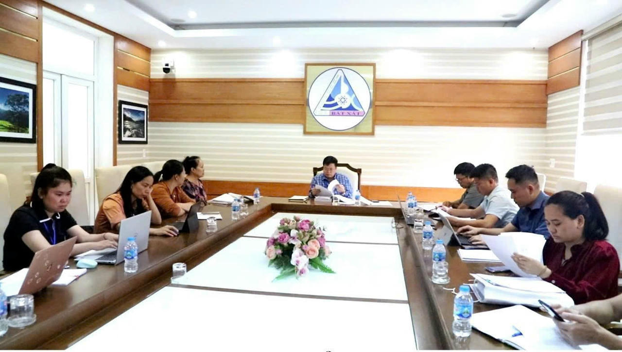 Quang cảnh buổi làm việc.